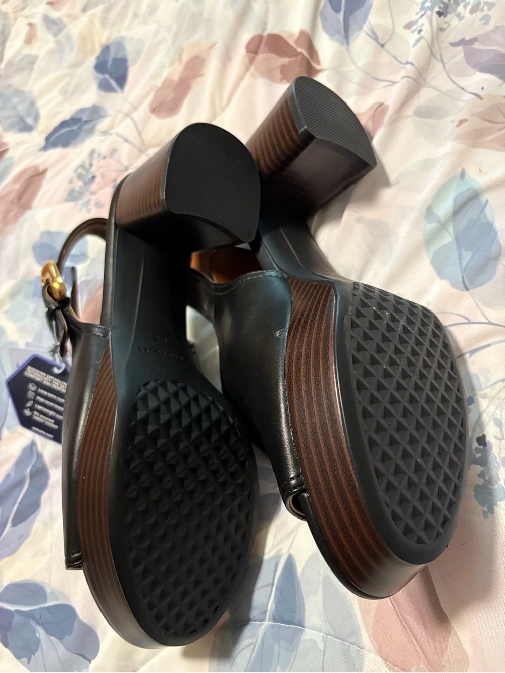 Aerosoles Women's Black Slingback Block Heel Sandals - Picture 4 of 4